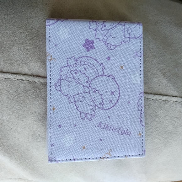Sanrio Little Twin Stars faux leather folding mirror - Picture 2 of 3
